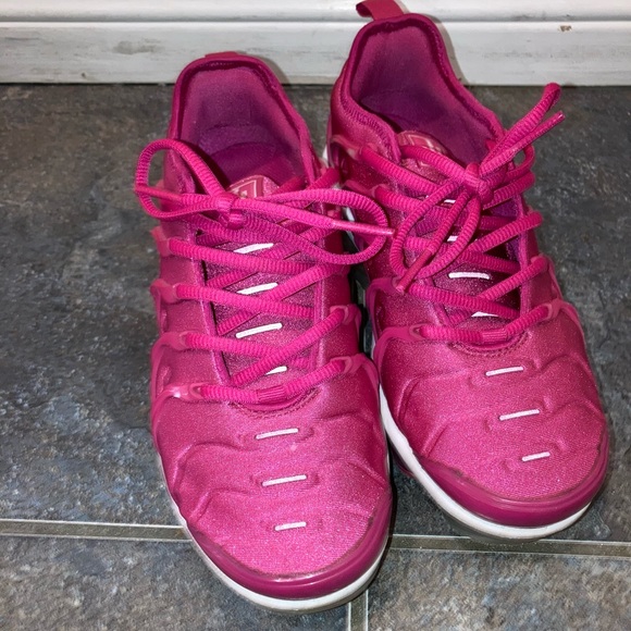 Women’s Vapormax plus hot pink magenta - Picture 2 of 3